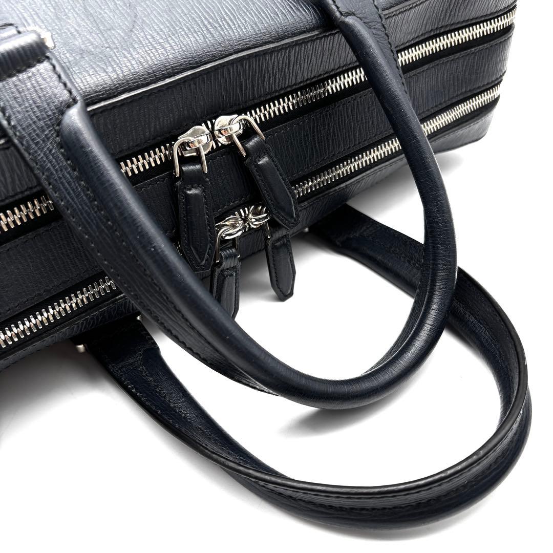 美品 サルヴァトーレフェラガモ 2way ビジネスバッグ 2層 レザー ネイビー