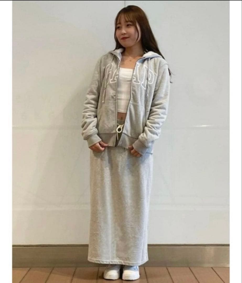 【入手困難】ꕥ新品ꕥ完売品GAPリラックスフィットロゴ裏ボアジップアップパーカー