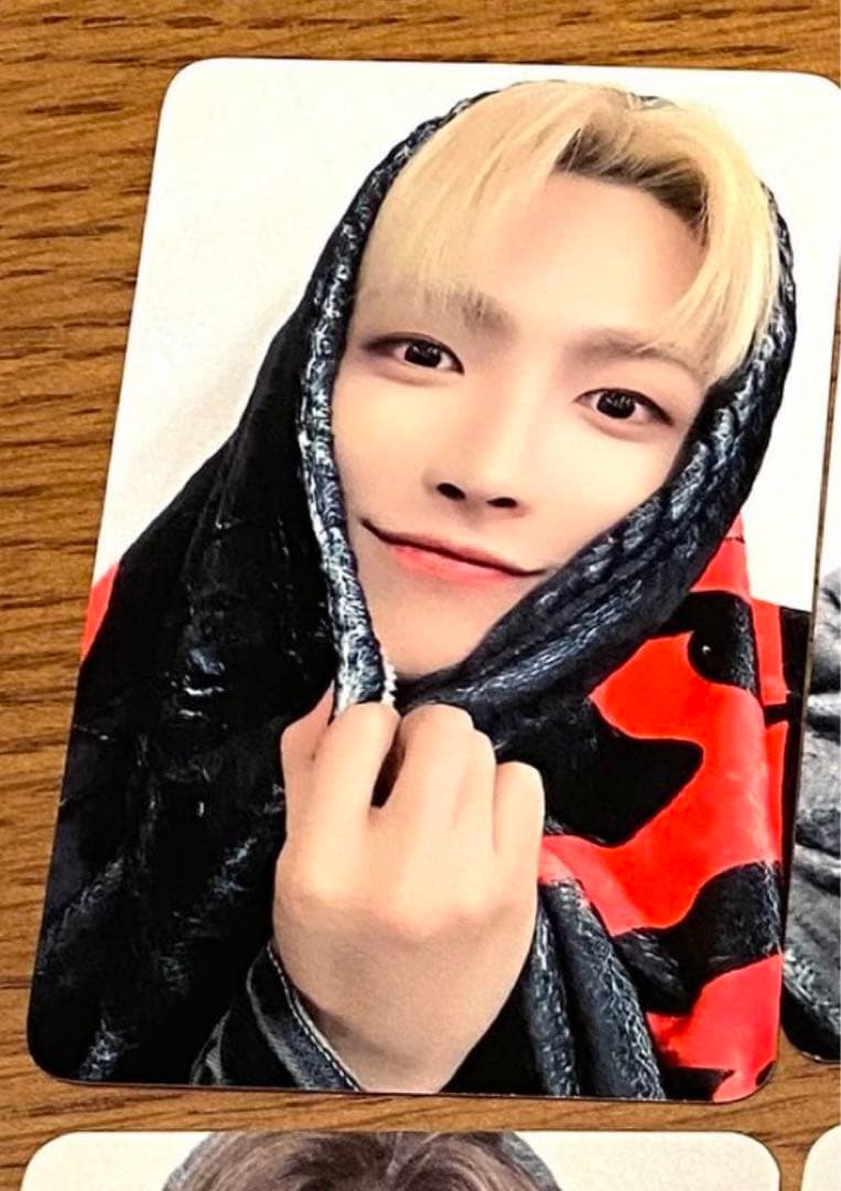 Ateez アチズ　ホンジュン　sbs  歌謡祭  サノク　トレカ