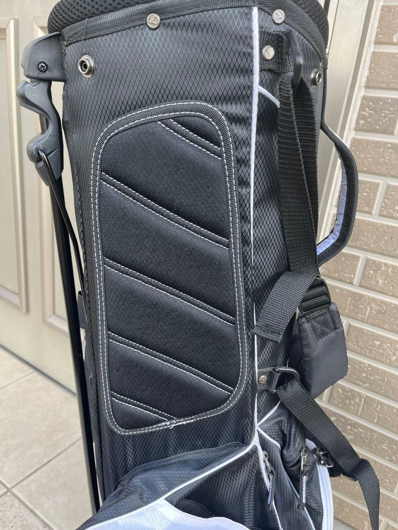 テーラーメイド　キャディバッグ　スタンド型　フードカバーあり