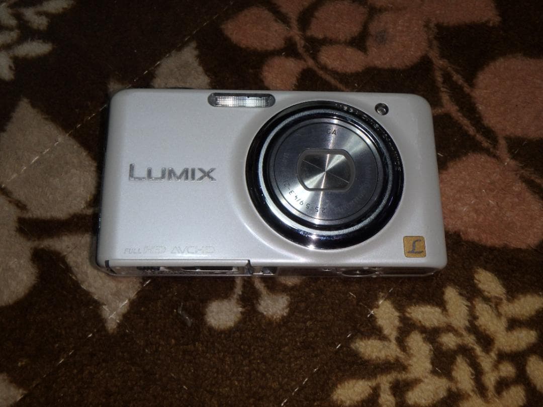 動作品 PANASONIC DMC-FX77 LUMIX デジタルカメラ 美品