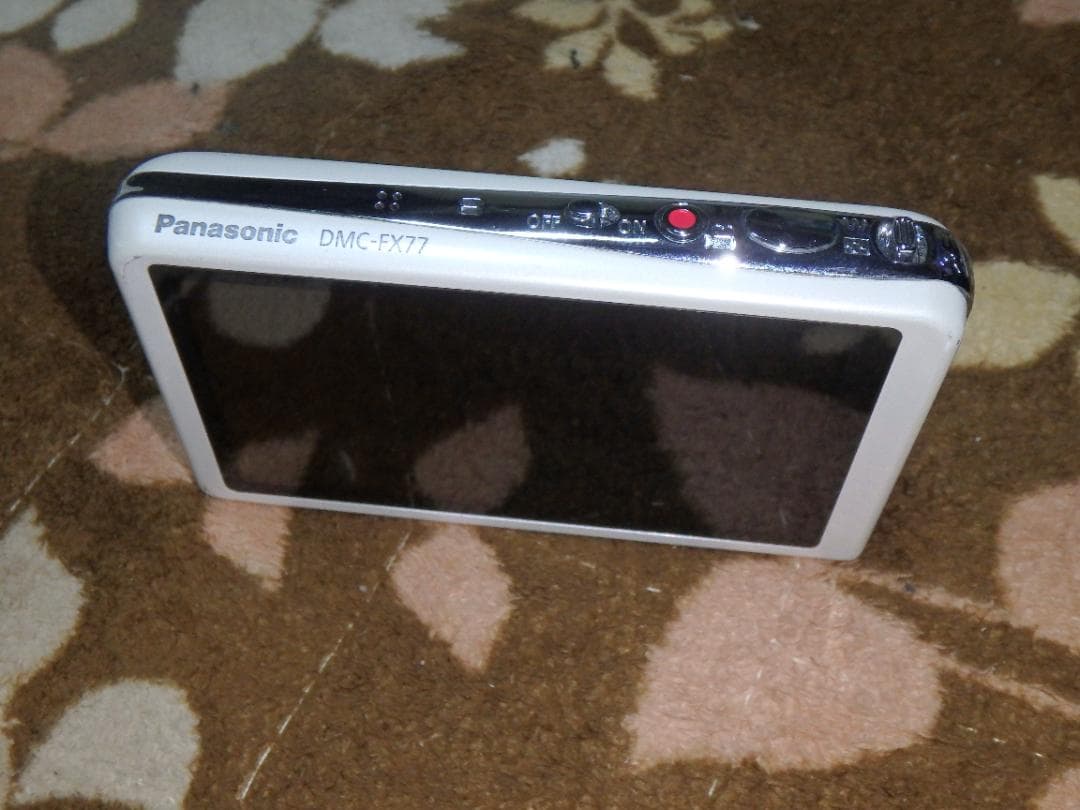 動作品 PANASONIC DMC-FX77 LUMIX デジタルカメラ 美品