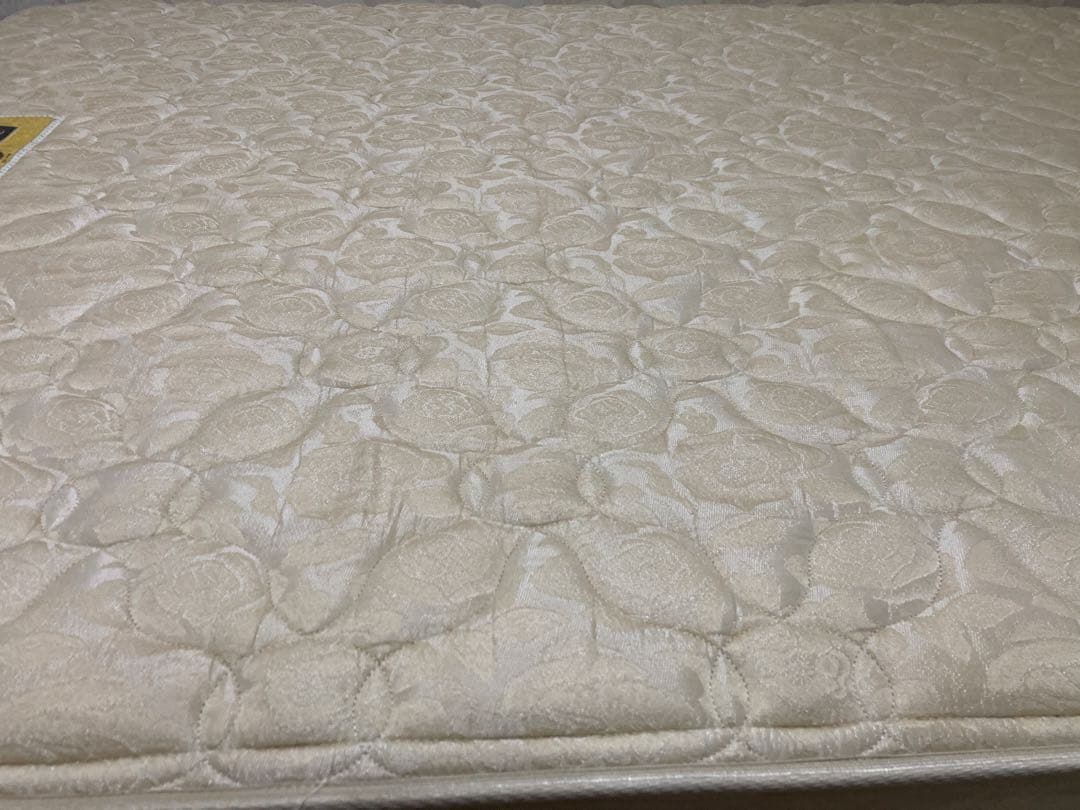 【杉並区・直接引渡は2.5万円値引！ご相談下さい】シモンズ マットレスセミダブル