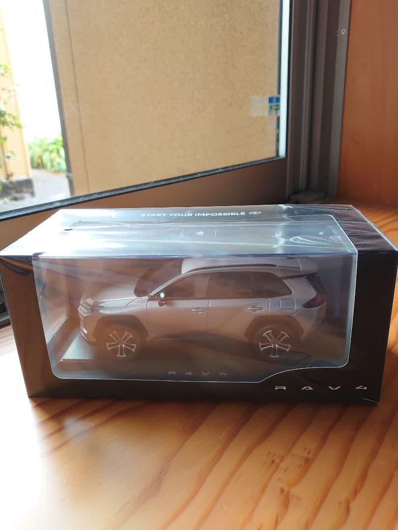 新型RAV4　CORE　アバンギャルドブロンズメタリック　カラーサンプル