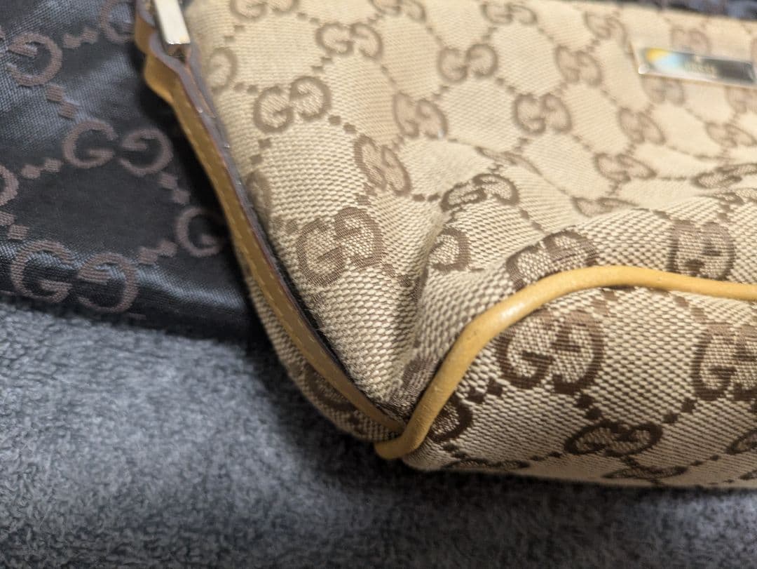 GUCCI アクセサリーポーチ　GG柄　バッグ