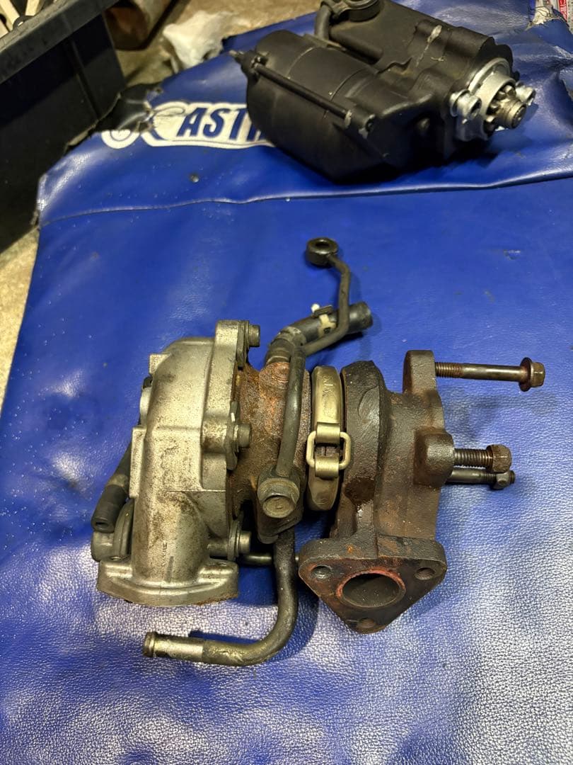 ジムニーjb23の３型純正タービン　10万キロ車体から取り外し。