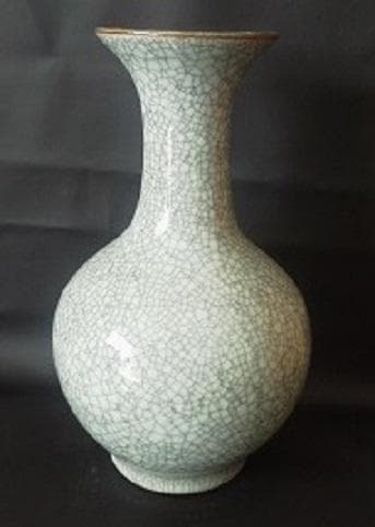 ＊中国古美術/青磁氷列紋天球瓶（底款：官）【故宮博物院保存箱付】