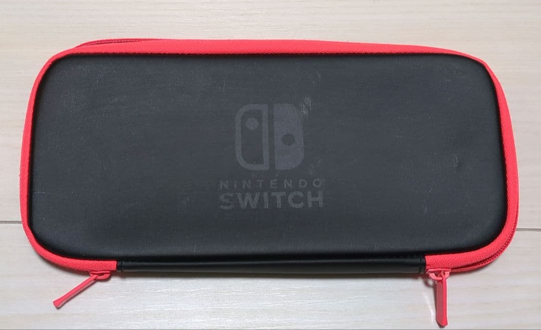 Nintendo Switch 本体 + 付属品 + キャリングポーチ付き