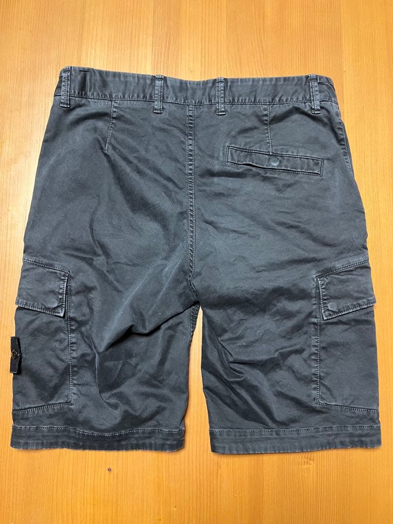 めるかる: STONE  ショートパンツ グレー