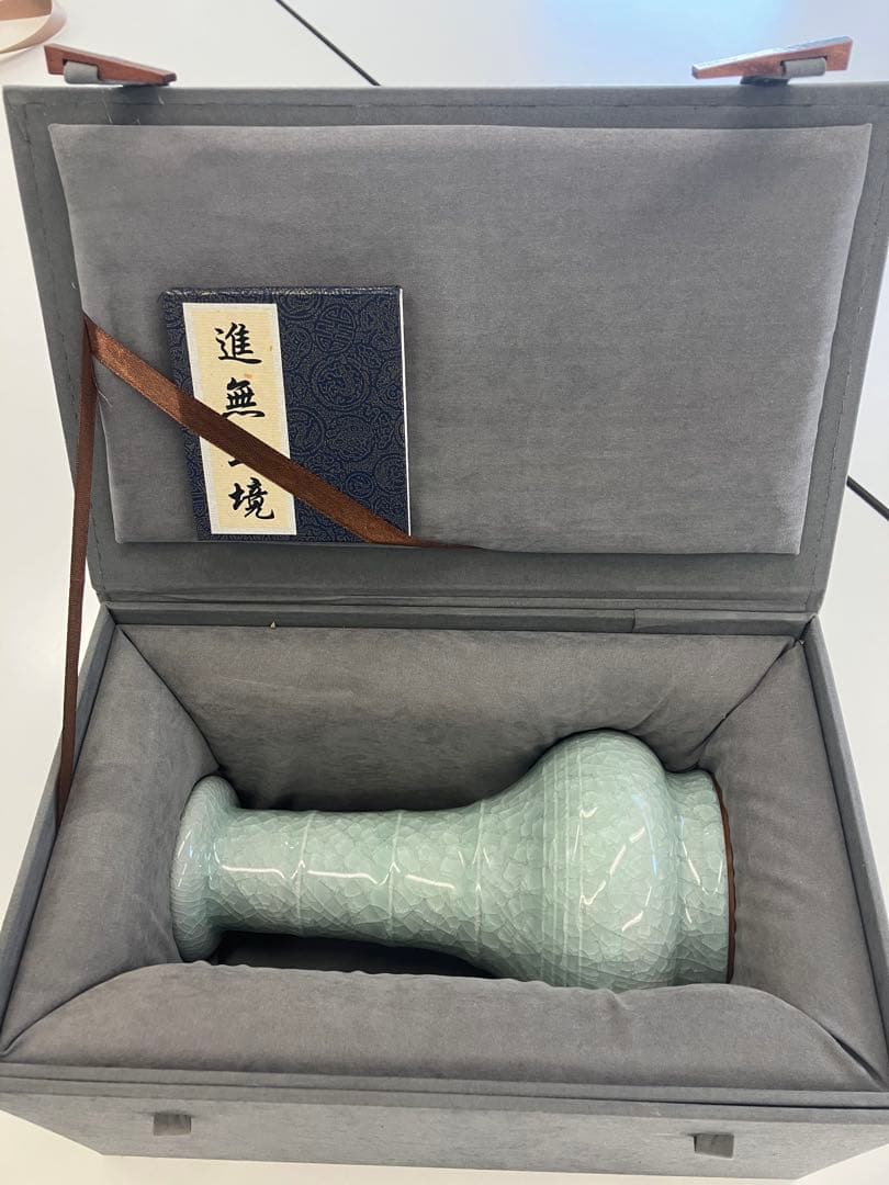 日本では希少な「東土」ブランドの龍泉青磁