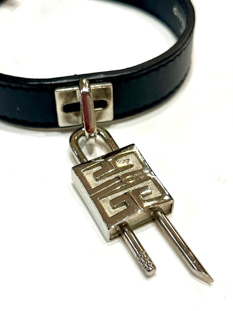 良品☆ジバンシィ 4Gパドロックスモール ブレスレット　バングル カデナ レザー