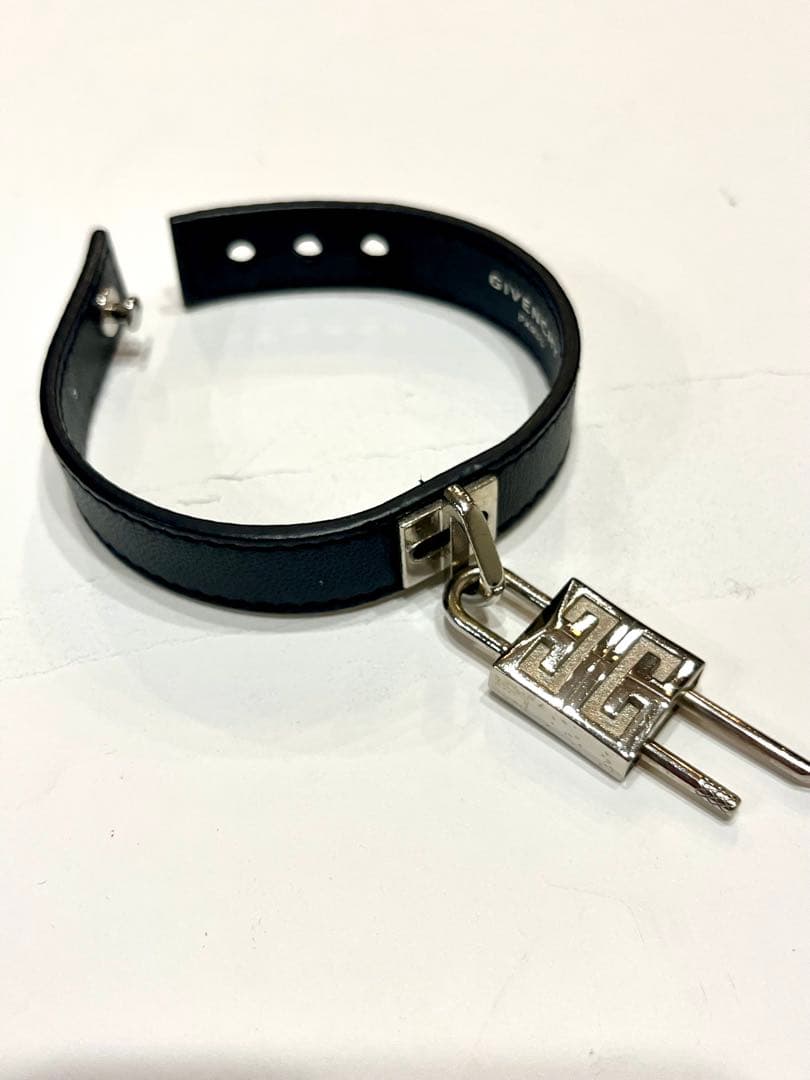 良品☆ジバンシィ 4Gパドロックスモール ブレスレット　バングル カデナ レザー