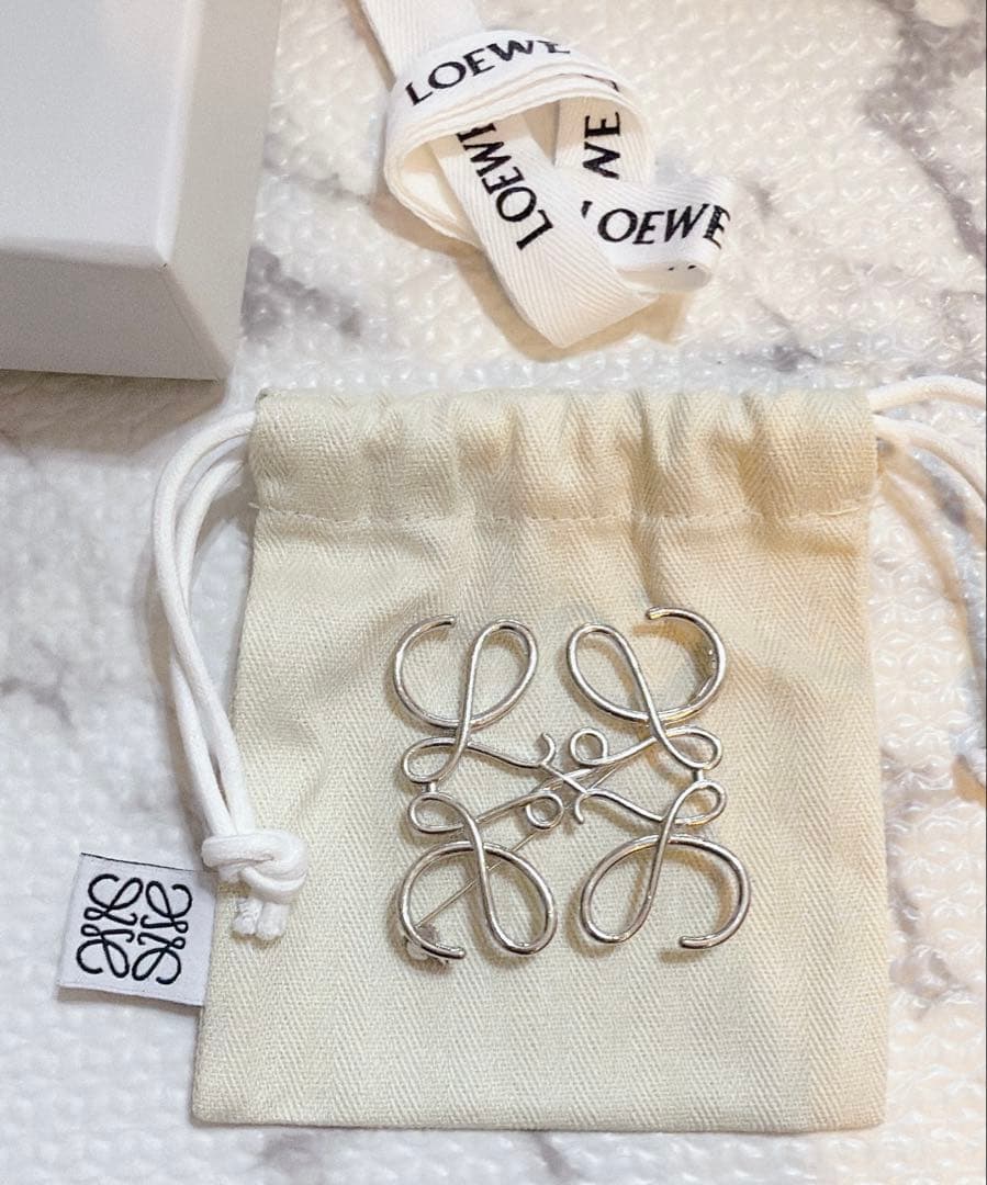 【箱無しのため特価！】LOEWE アナグラムブローチ　シルバー