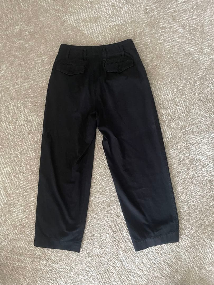 AURALEE ブラックタックパンツ