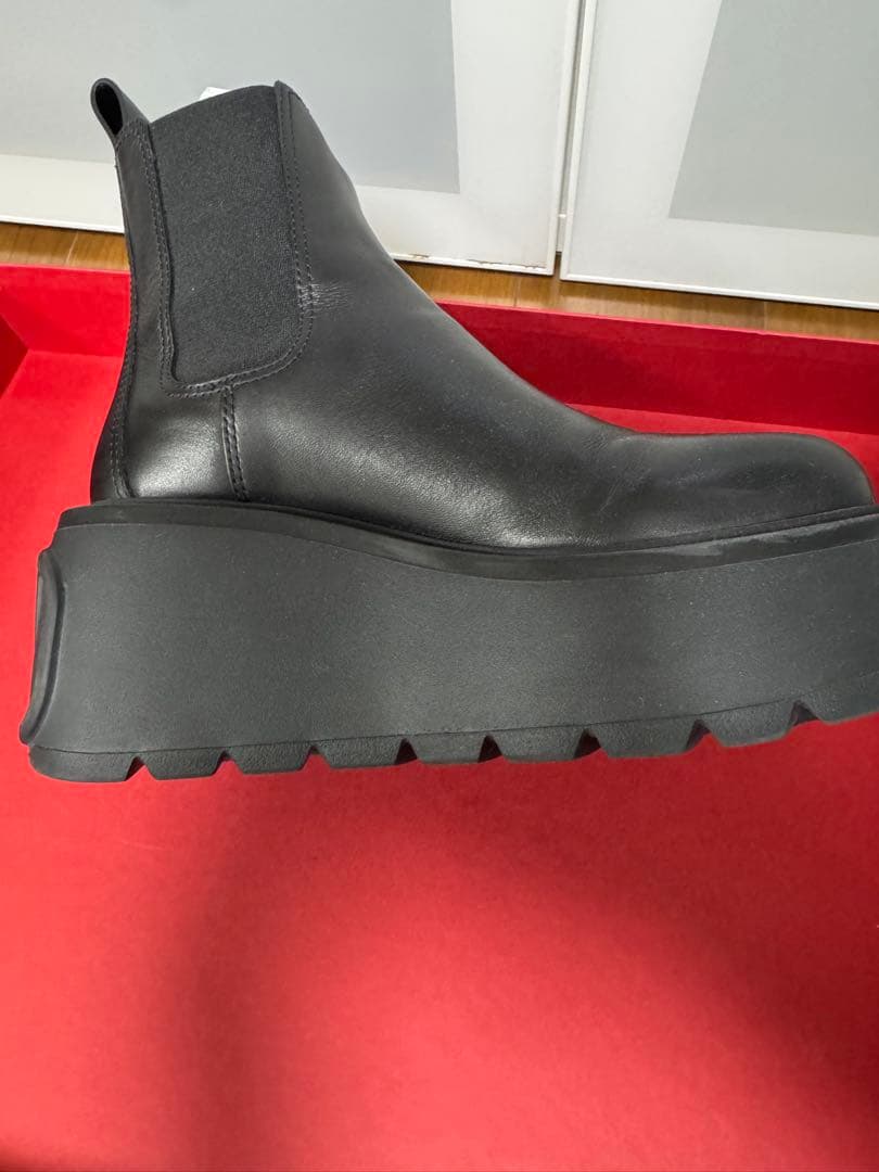 【美品】VALENTINO 23cm ユニークフォーム サイドゴアブーツ 厚底