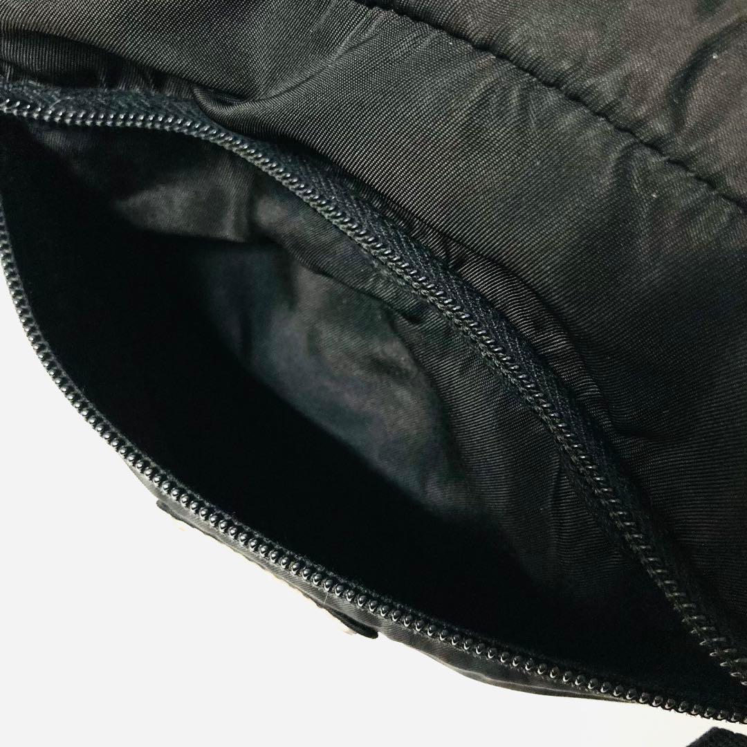 プラダ 三角プレート カメラバッグ ボディバッグ