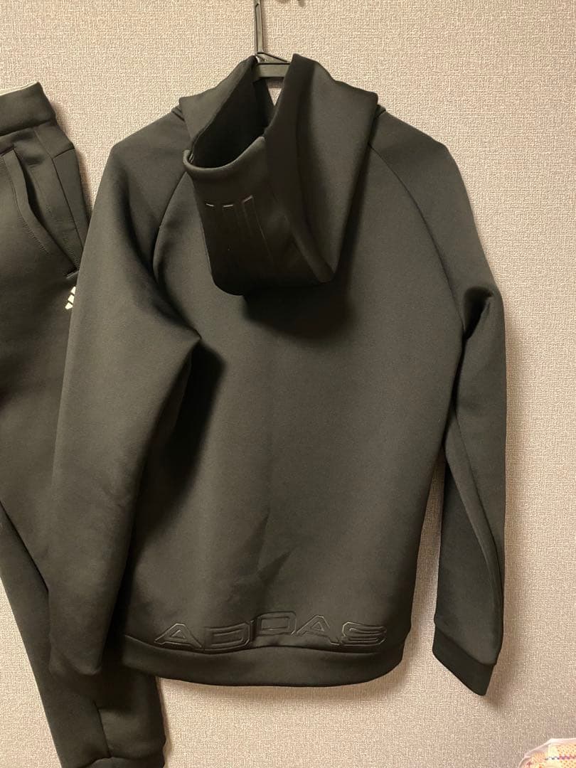 adidas ブラック フーディー パンツセット