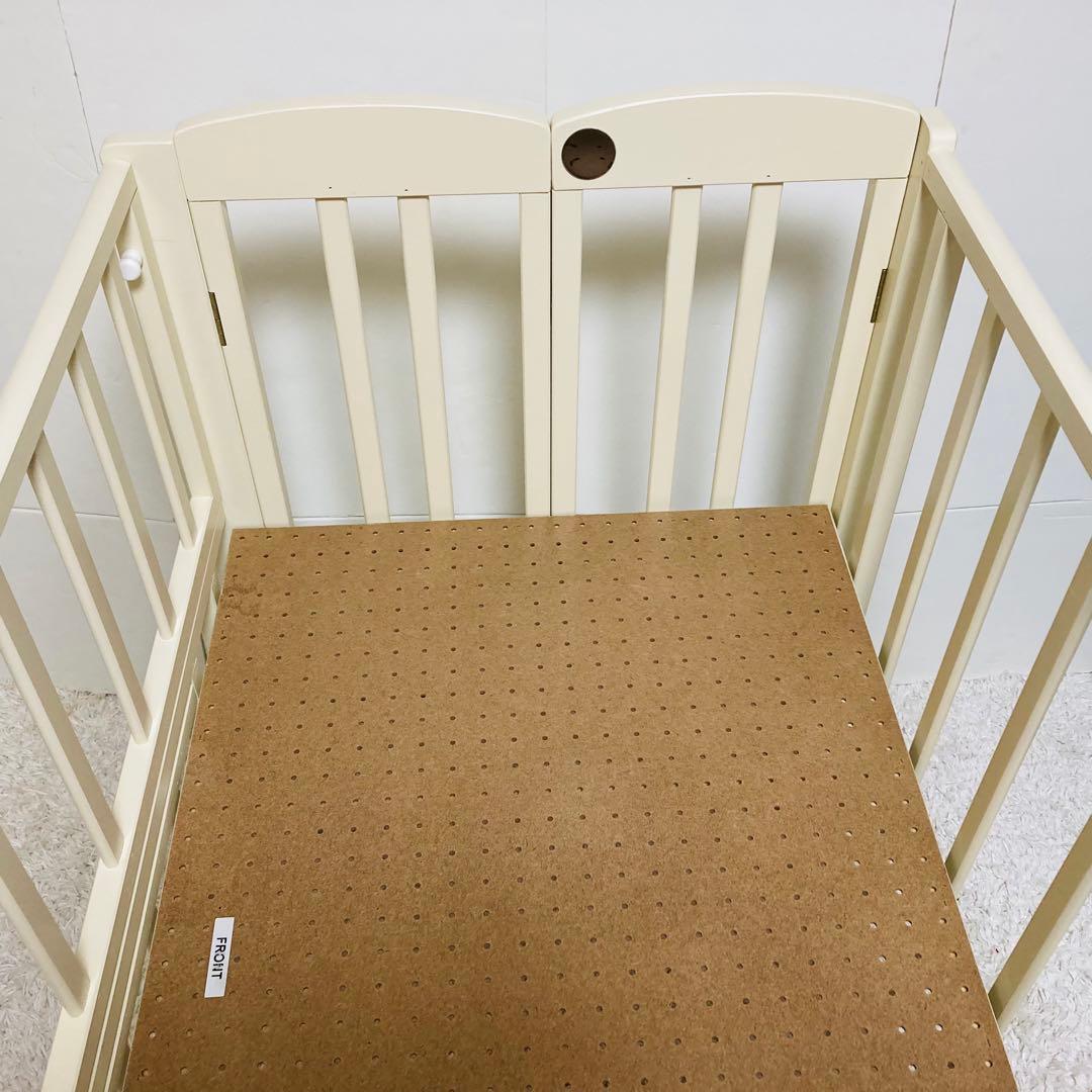 【美品】カトージ ベビーベッド ミニサイズ 折り畳み式　キャスター付き