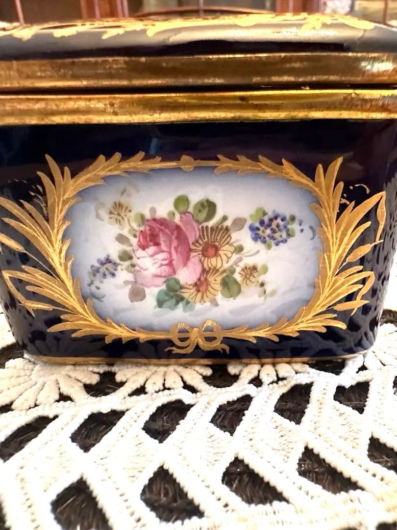 アンティーク　セーブル小物入れ