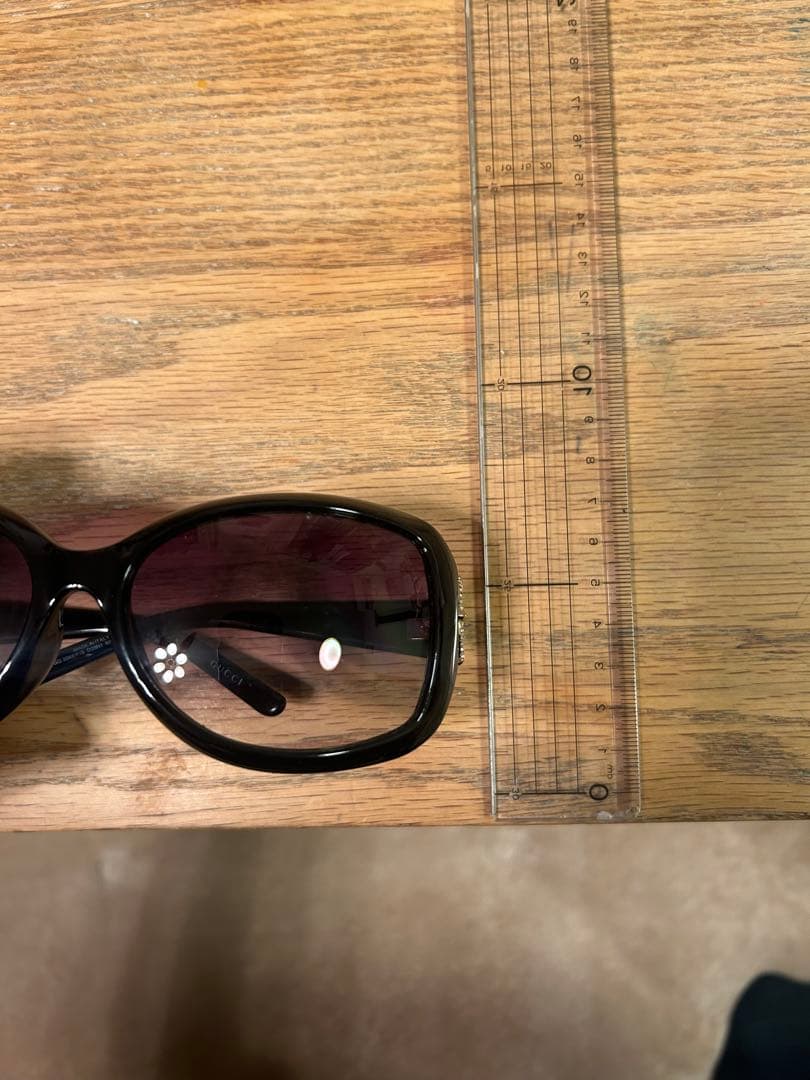 GUCCI ブラックサングラス クリスタル装飾