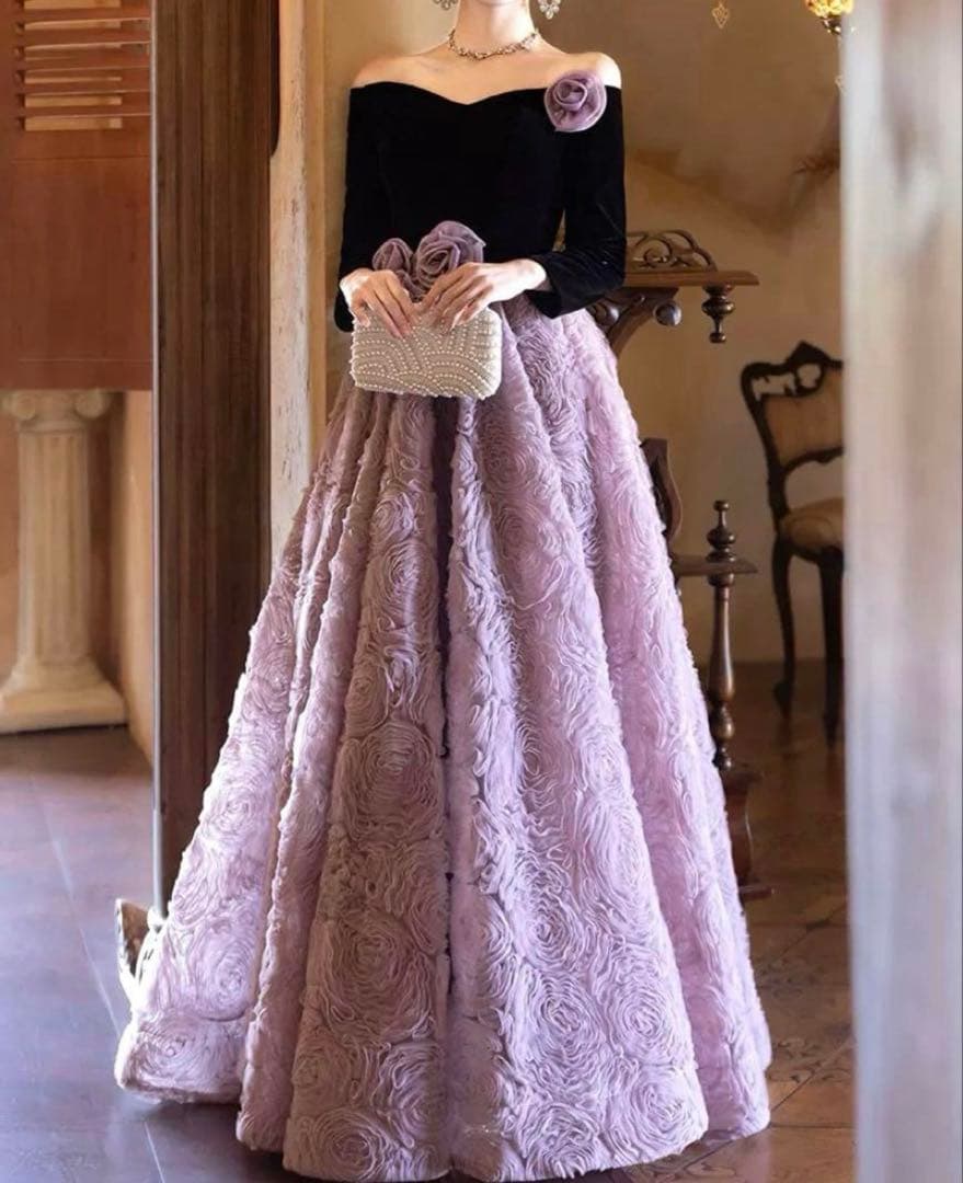 お花のデザインがゴージャスな長袖のオフショル ロングドレス