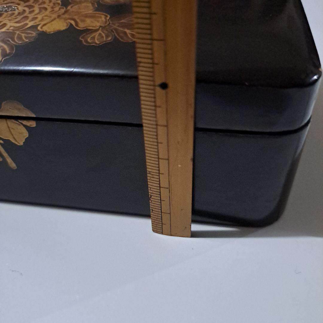 茶道具　食籠　螺鈿金彩蒔絵　蓋物　箱型 木地　黒地金彩螺鈿蒔絵 沈金菊図