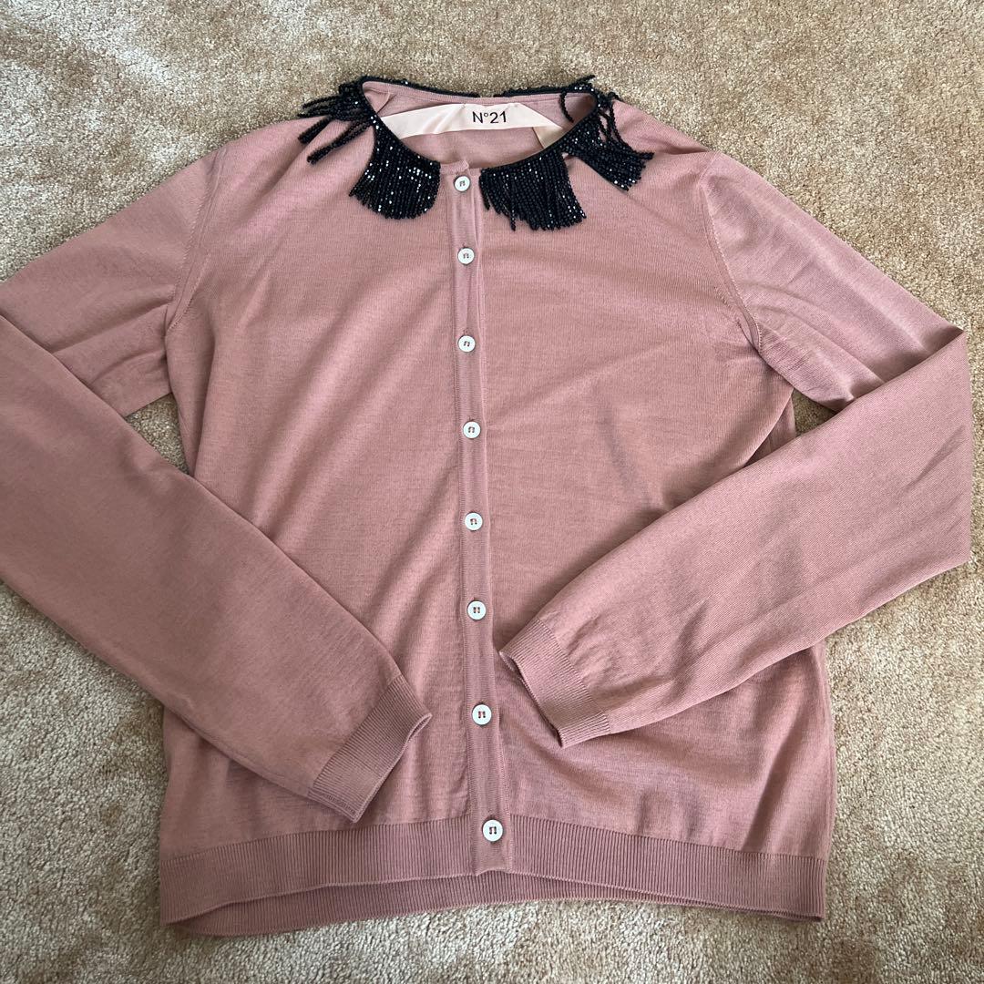 N°21 ビーズ付き襟 ピンク カーディガン