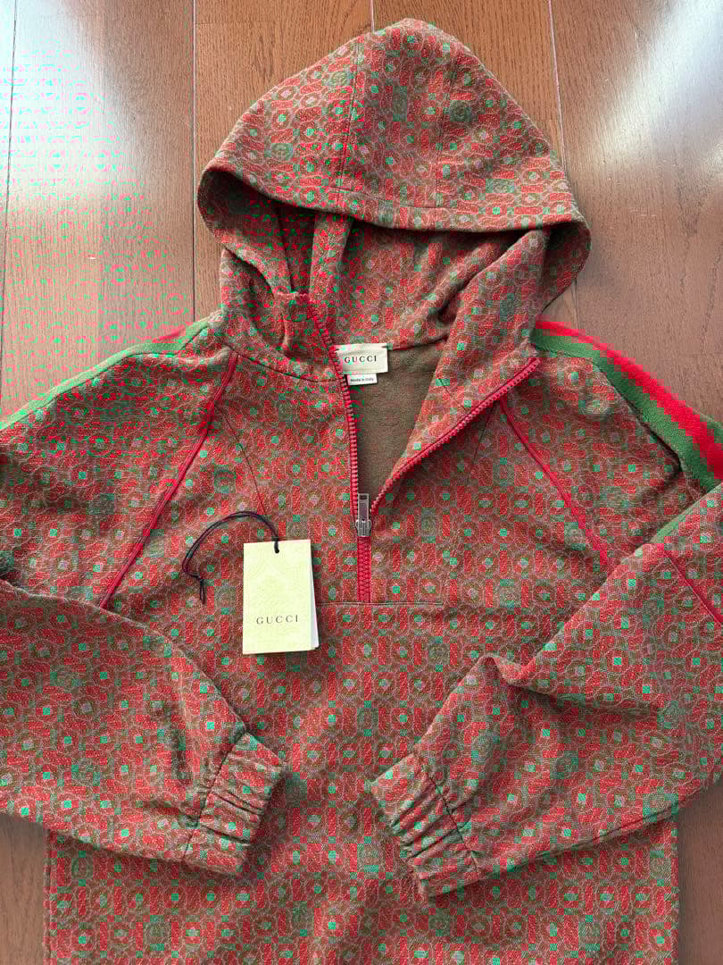 ♡GUCCI♡超美品！ロゴスウェットパーカー