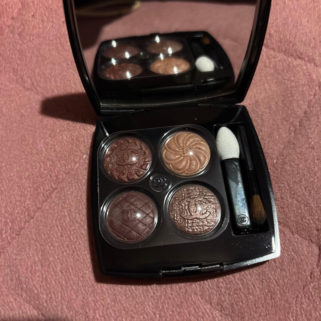 シャネル　レ　キャトル　オンブル　ブトン219ブトンクチュール