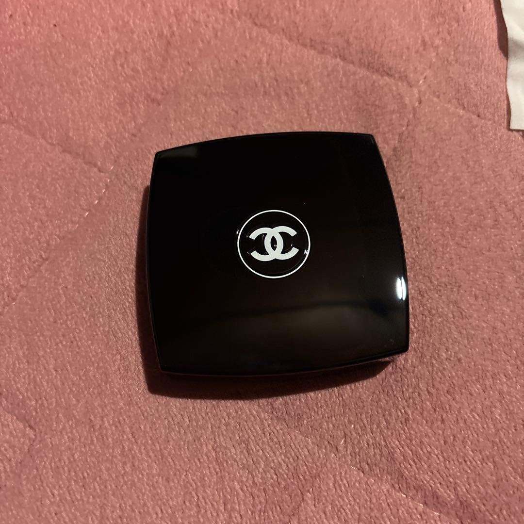 シャネル　レ　キャトル　オンブル　ブトン219ブトンクチュール