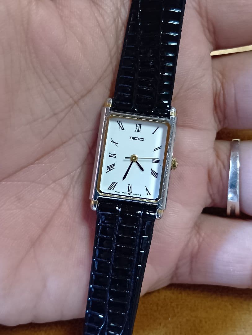 SEIKO レディース 時計 長方形 ホワイト