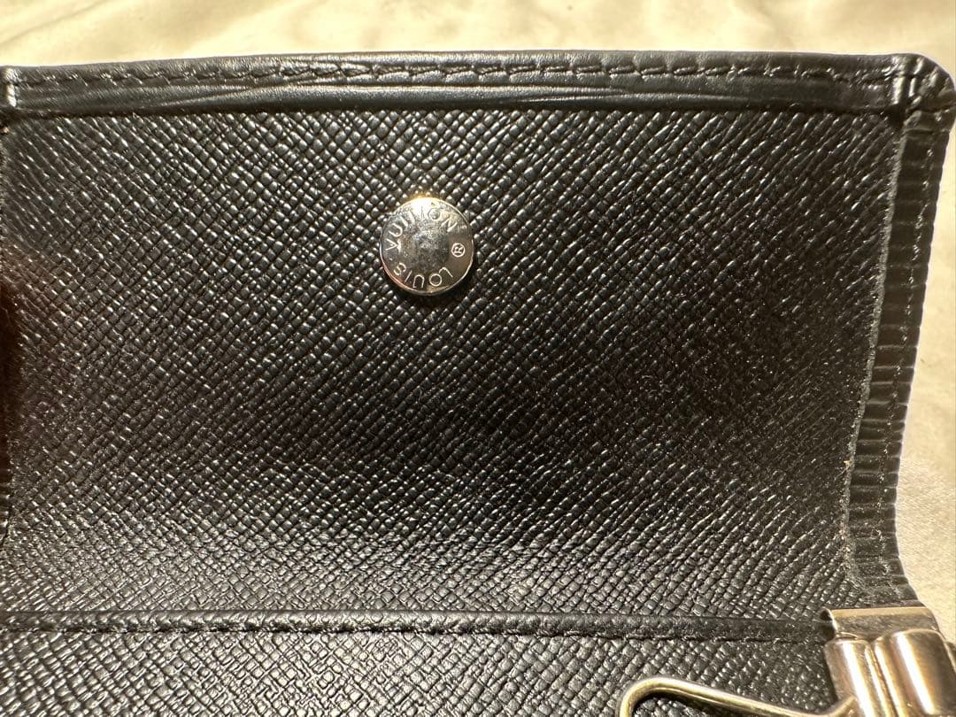Louis Vuitton エピ ブラックキーケース
