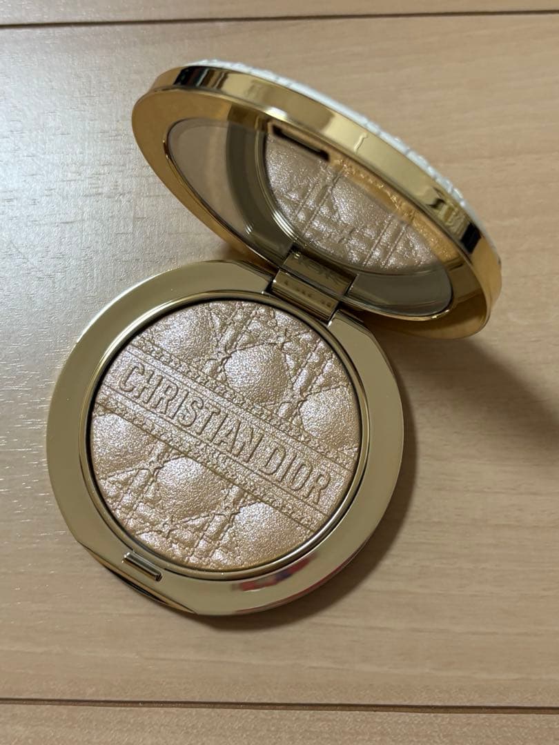 新品 DIOR グロウルミナイザー　ディオールスター