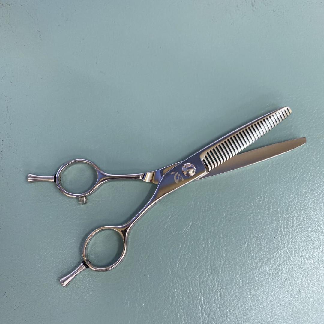 ６インチセニングシザー 40%前後 　新品未使用　理美容　美容師　理容師