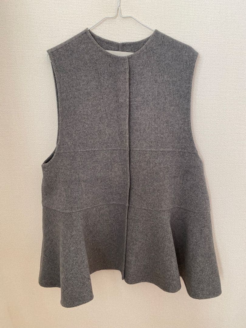 美品 st.cecilia girlishリバーウールフレアジレ　グレー