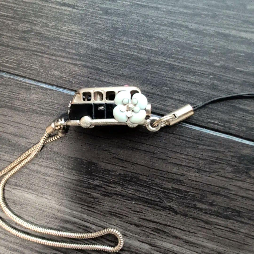 Chanel バス カメリアモチーフバッグチャーム