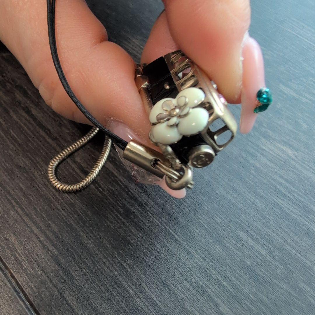 Chanel バス カメリアモチーフバッグチャーム