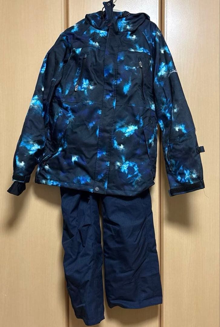 美品　使用回数少なめ　スノボ　ウェア　 XS カモフラ柄　ネイビー
