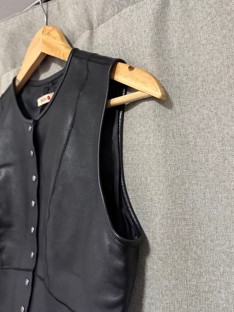 bacca ソフトシープレザー　ペプラムベスト