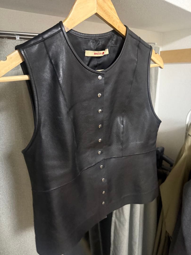 bacca ソフトシープレザー　ペプラムベスト