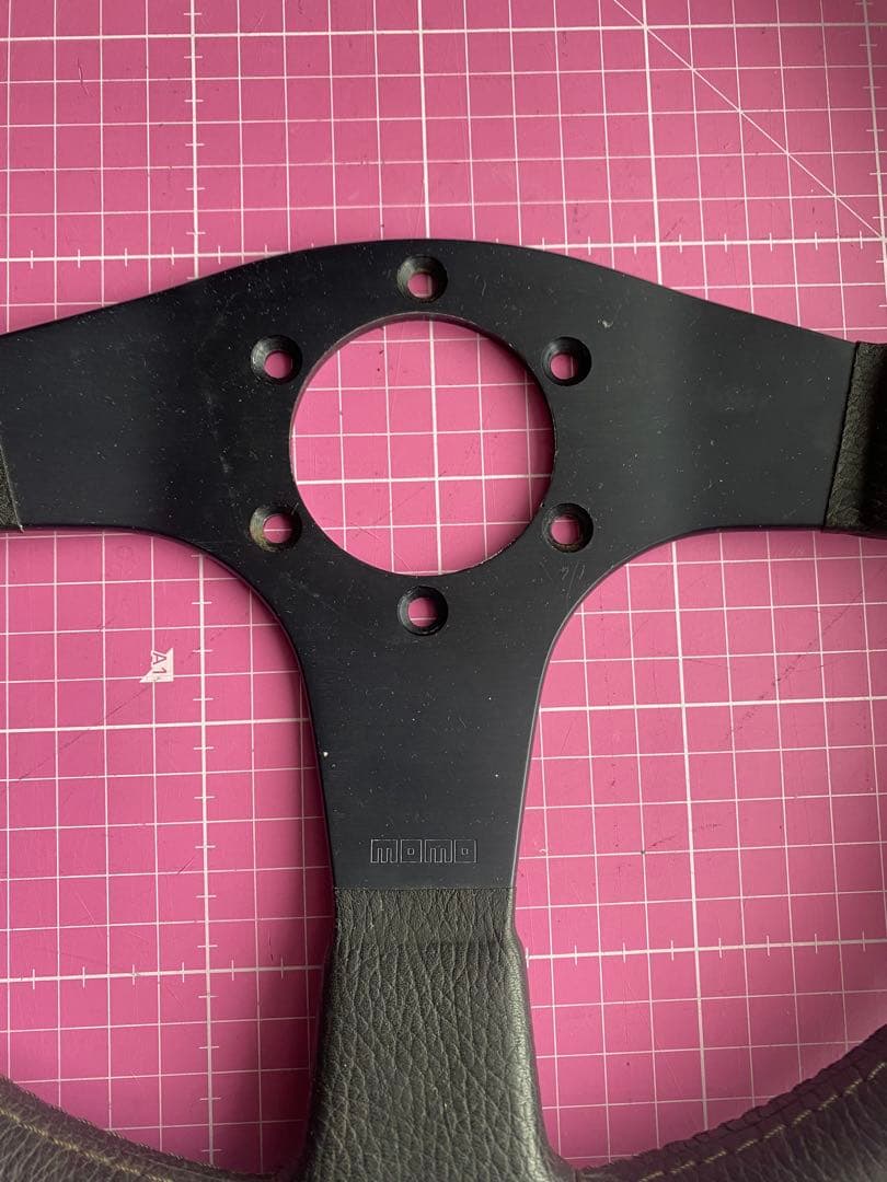 MOMO TYP D35 ブラックレザー三本スポークステアリング