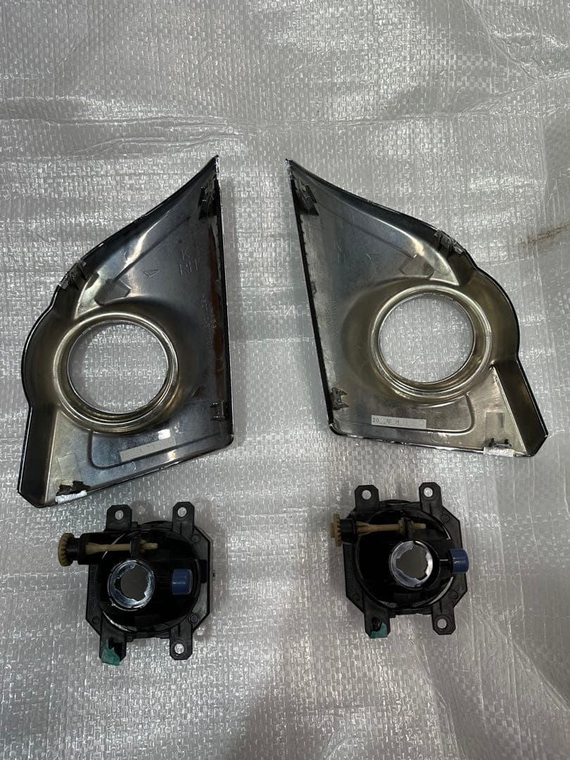 ダイハツ　タントカスタム　LA600S フォグランプ　メッキカバー