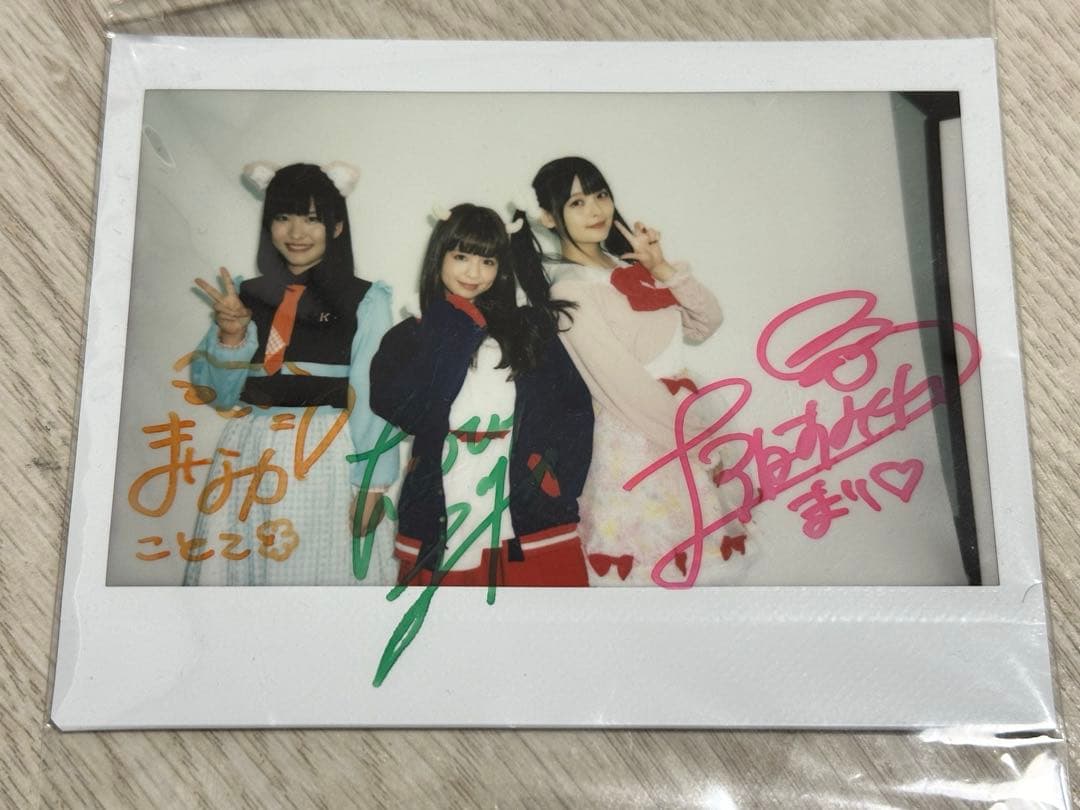 上坂すみれ　春奈るな　石見舞菜香　直筆サイン入りチェキ