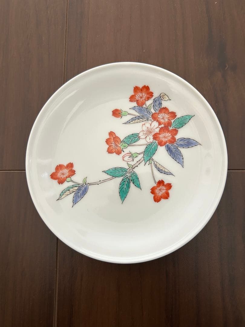 柿右衛門窯　有田焼　桜文　4寸　額皿　共箱　栞　皿立て　新品　送料込み　匿名配送