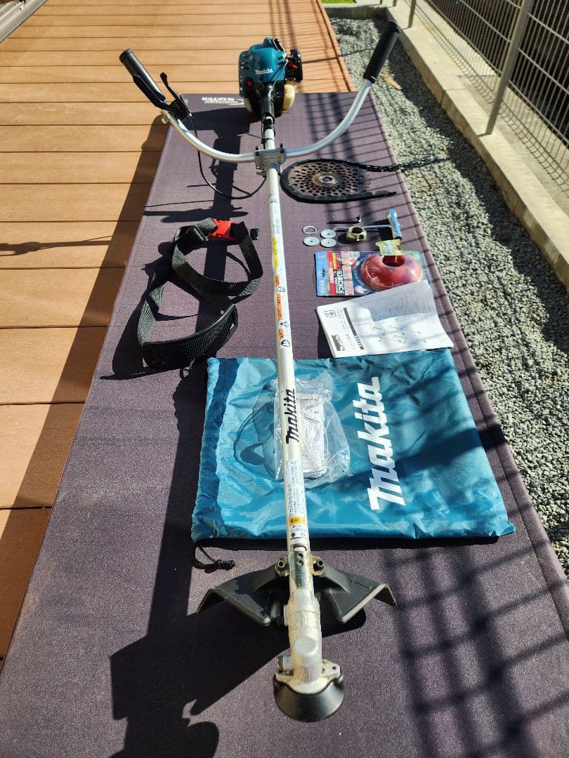 makita　マキタ　エンジン刈払機　草刈機　MEM2100U