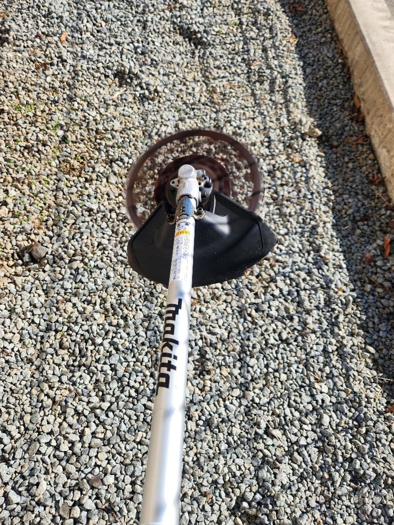 makita　マキタ　エンジン刈払機　草刈機　MEM2100U