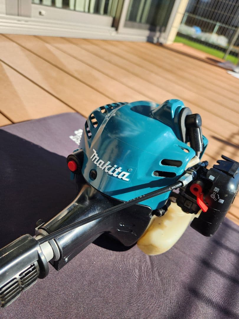 makita　マキタ　エンジン刈払機　草刈機　MEM2100U