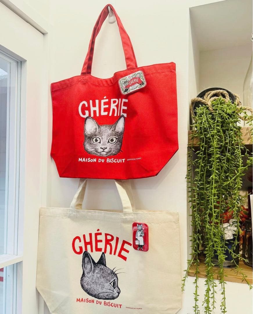 CHÉRIE×ヒグチユウコ/限定LEOトート２種類缶バッチ付き