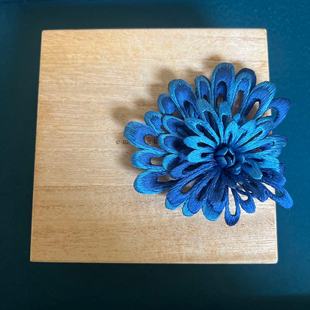 emi takazawa　横振り刺繍　花　ピアス