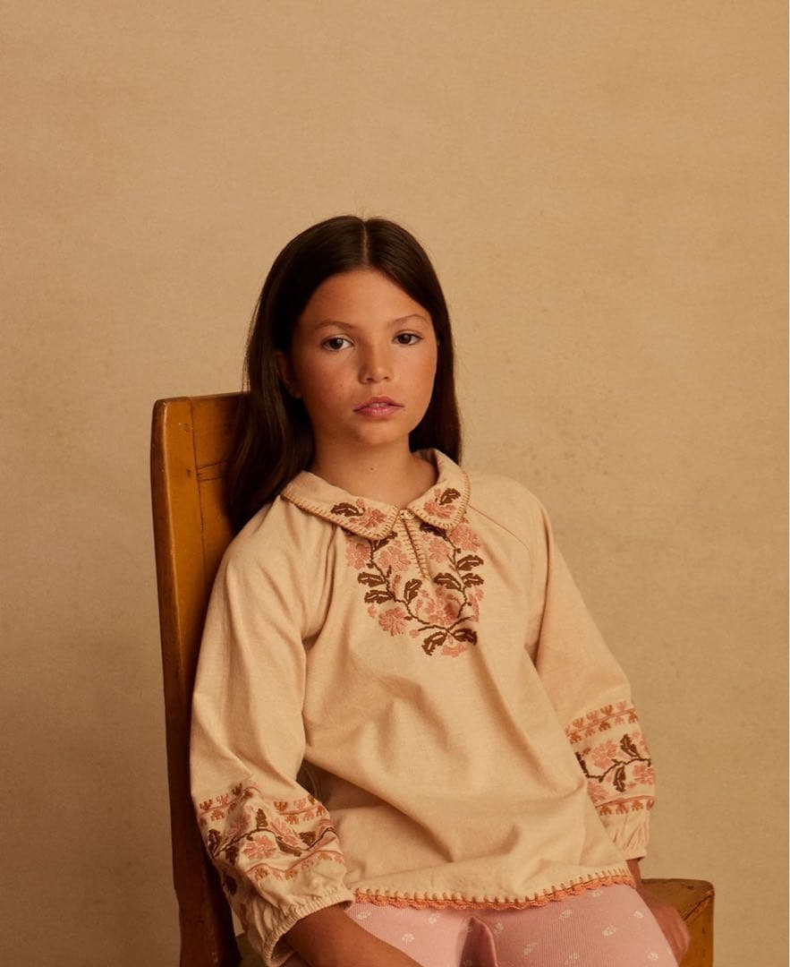 apolina 24AW 新品未使用　7-9y ベージュ 花柄刺繍 長袖シャツ